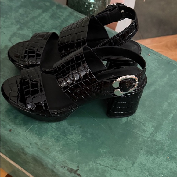 AEROSOLES Black Croc-Pattern Sandals - Picture 2 of 5
